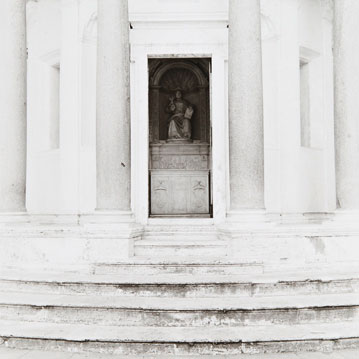 José Ferrero Escalinata y pórtico del Tempietto de Bramante, 2001. Cloruro bromuro virado al selenio, 44 x 44 cm.