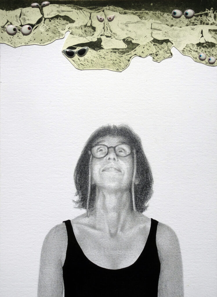 Autorretrato#2, 2023. Carmen Pastrana. Grafito, tinta y collage sobre papel montado en madera. 30x22,5 cm.