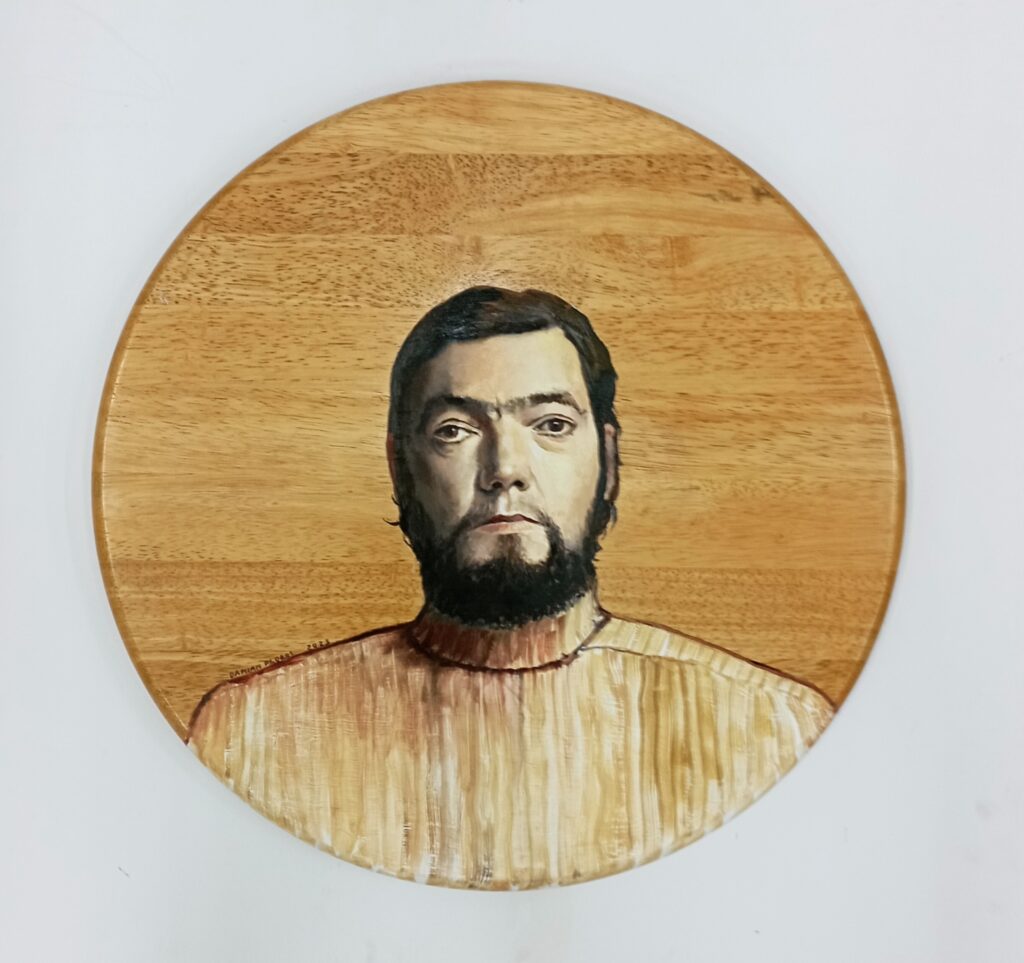 Cortázar, 2023. Damián Flores. 48cm, Óleo sobre madera    